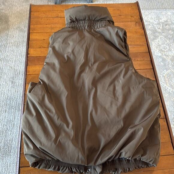 Gap Army Green Puffer Vest Size L - Picture 6 of 7